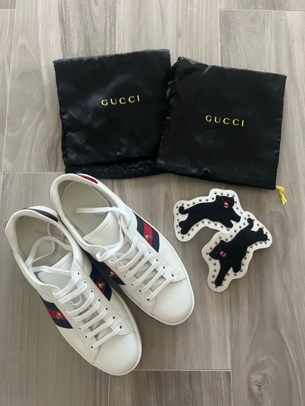 Gucci White Leather Low-Top Sneakers with Red and Navy Stripes